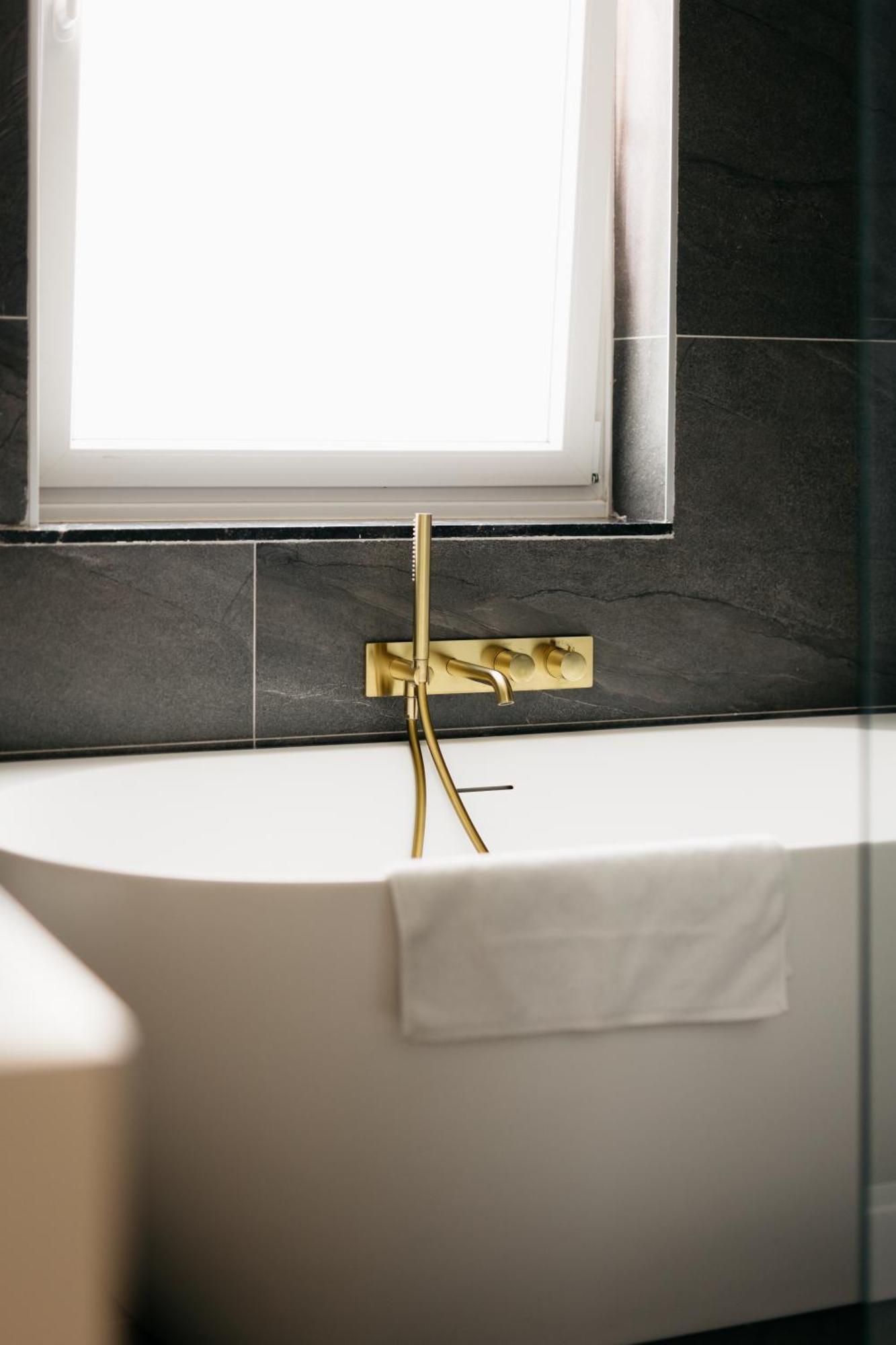 The Edgewater Suites - Skyline Namur Esterno foto